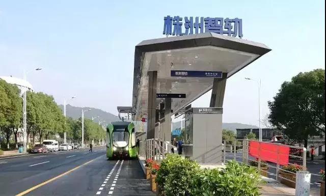 全球首條智軌在四川開通 車載傳感器為列車保駕護(hù)航