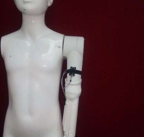 英工程師研發(fā)首個3D打印、傳感器操控假肢 專為兩歲以下幼兒設(shè)計 英工程師研發(fā)首個3D打印、傳感器操控假肢 專為兩歲以下幼兒設(shè)計